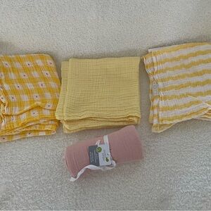 4 Swaddle Blankets. 100% Muslin Cotton Swaddle Blankets.